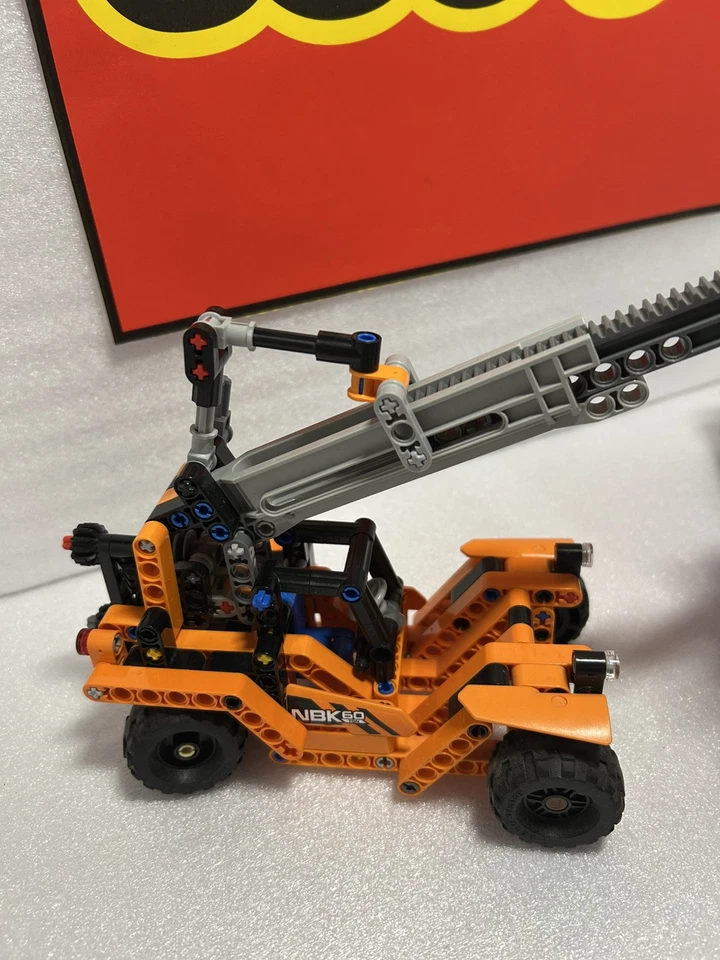 LEGO Technic 42062 Container Yard, foto 3 di 5