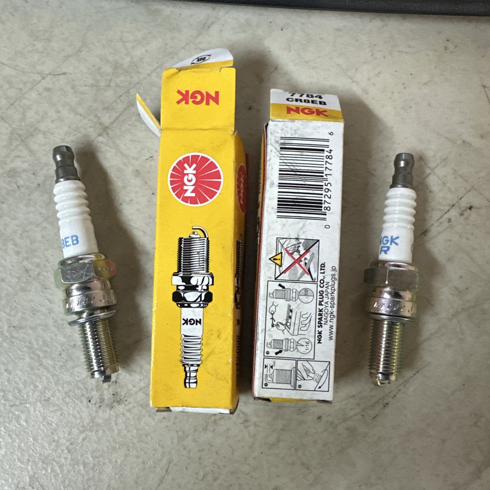 NEW NGK Spark Plugs 2pk PN: 7784 CR8EB
