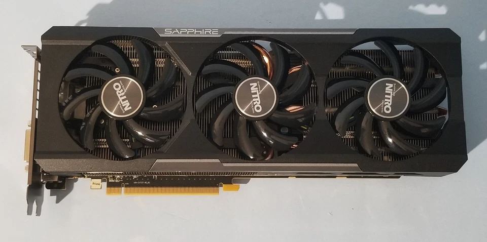 Sapphire Nitro AMD Radeon R9 390 OC 8GB GDDR5 Video Card 299-2E324-300SA - Image 4 of 4