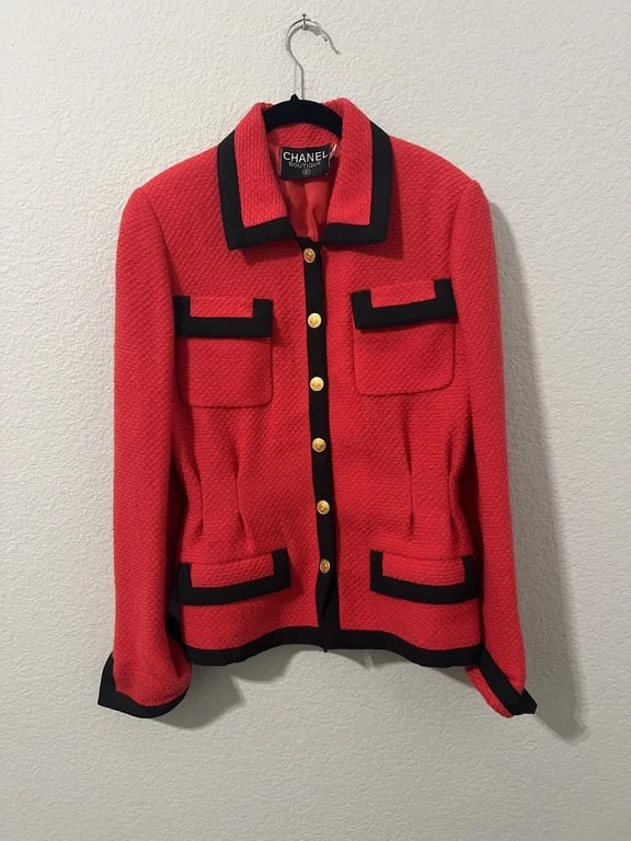 Giacca blazer vintage Chanel anni 80 tweed rosso nero con logo FR 38