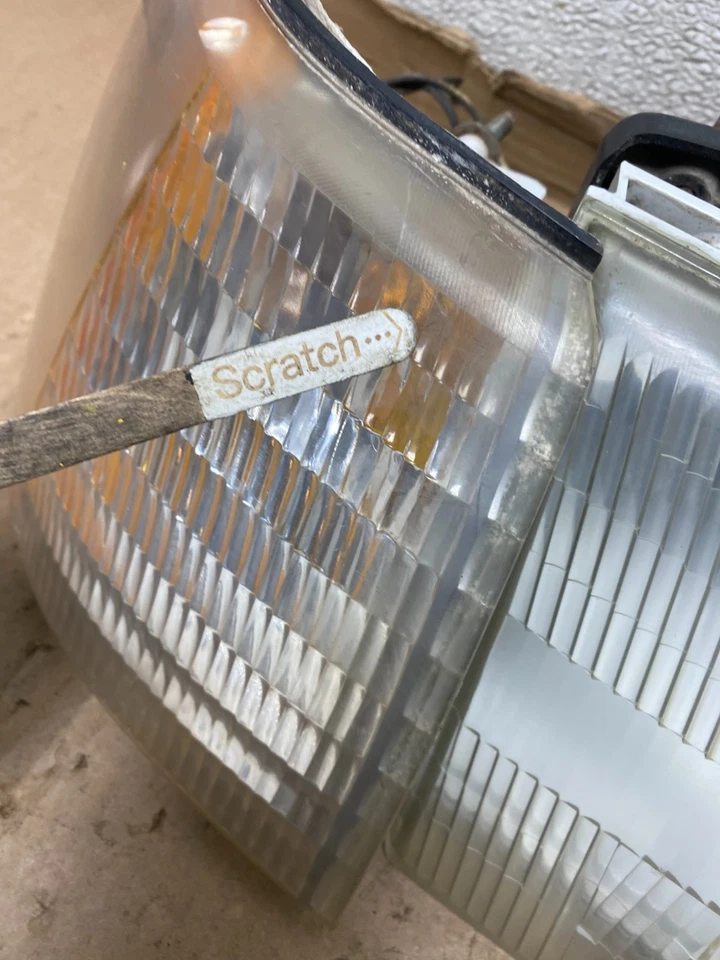 Faro halógeno derecho pasajero Ford Thunderbird 1987 1988 OEM U8616 DG Foto 4 de 4