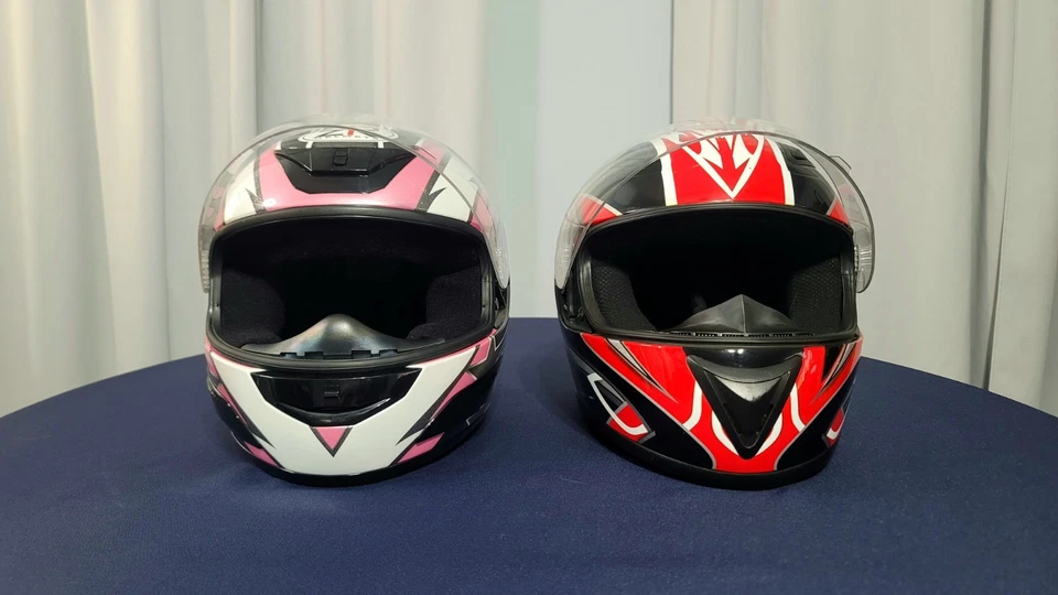 Cascos de moto para él y ella - rojos y rosas - tallas medianas y pequeñas Foto 2 de 4