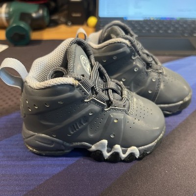 Nike Kids 4C Gray Air Max Barkley (PS) Basketball Shoe (Flaw)