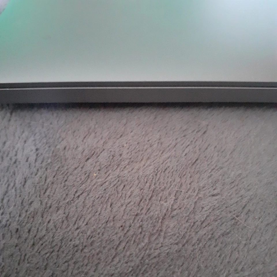 MacBook Pro A1708 i5 2017 Model 7 Generation top Zustand läuft bis auf bildschi - Bild 3 von 4