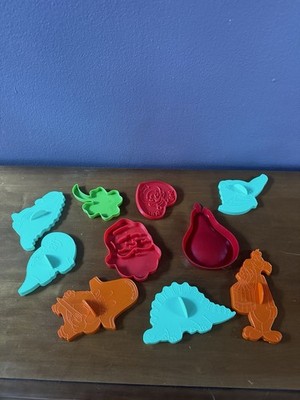 Lot Of 10 Vintage Cookie Cutters Looney Tunes 4 Leaf Clover Dinosaurs