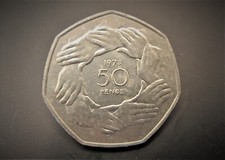 1973  ELIZABETH II 50 PENCE  EEC  / SNIFF'S ANCIENT COINS T-7