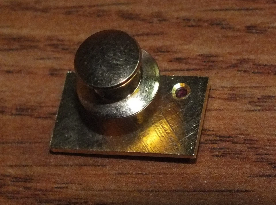 Unbranded Gold Tone "BEST" Small Collectible Pin with Red Ruby Stone *READ* - Image 3 of 4