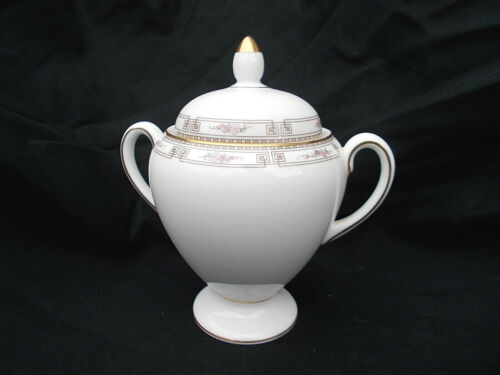 Wedgwood COLCHESTER  Covered sugar bowl with loop handles. - Picture 1 of 1