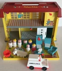 Vintage 1976 Fisher Price Little People Play Family Children’s Hospital #931