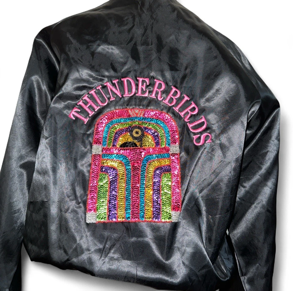 Jaqueta Bombardeiro Thunderbirds Vintage Lantejoulas Frisada Glitter Glam Fantasia Cardinal - Imagem 2 de 4
