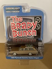 Greenlight Hollywood The Brady Bunch 1969 Plymouth Satellite Station Wagon 