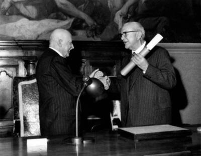 At museo nazionale della scienza e della tecnologia Leonardo da Vi- Old Photo