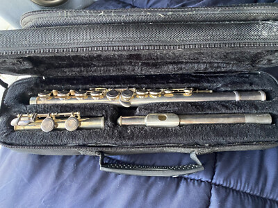 Accent (A3912) Flute USED with case