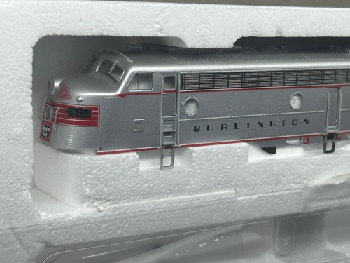 CB&Q - BURLINGTON "CHINESE RED HOOD" EMD E8/9 - DC LOCO - HO Scale - NEW OOP