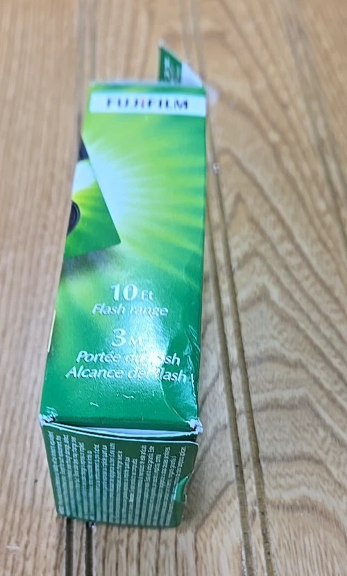 Fuji Film Camera Quick Snap Flash 27 Exposure 400 Speed Color 11/2024 Disposable - Image 4 of 4