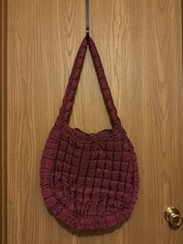 Borsa a tracolla donna bordeaux trapuntata imbottita mezzaluna casual tinta unita