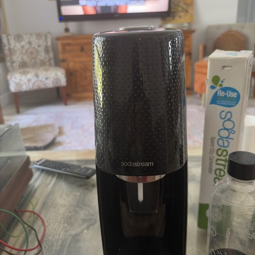 SodaStream Fizzi Soda Maker With 3 Co2 And Two Bottles Read Free Fast Shipping