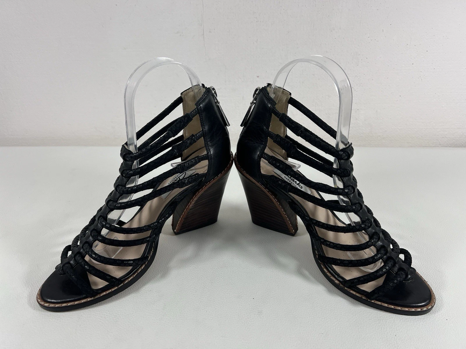 Sandali Clarks Narrative neri in pelle con cinturino sul retro e cerniera scarpe tacco a blocco 4D