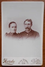 Seattle, Washington CABINET CARD Young Couple at HARDY STUDIO 314 PIKE STREET