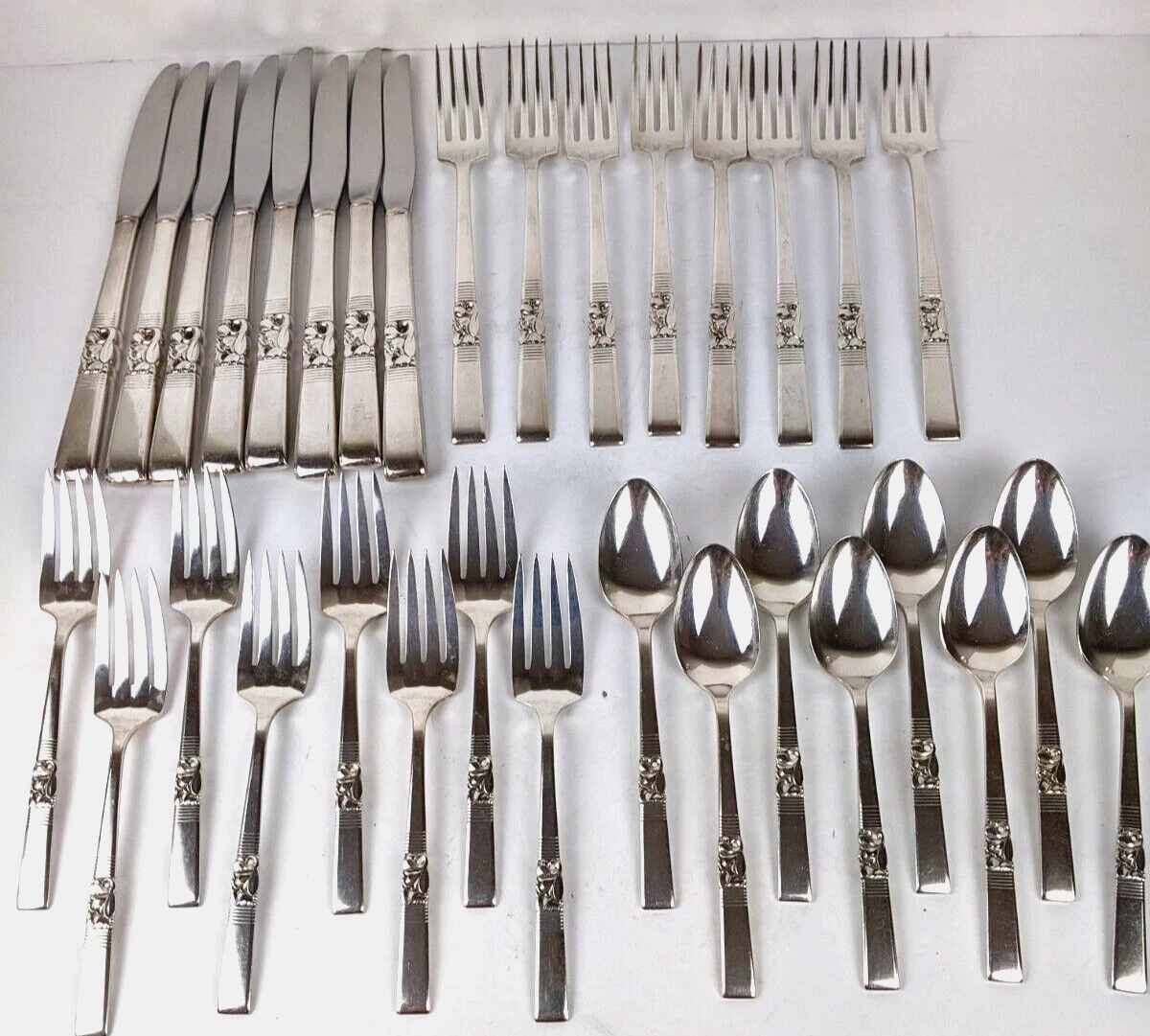 32 pc. MCM 1948 MORNING STAR Oneida Community Silverplate Flatware