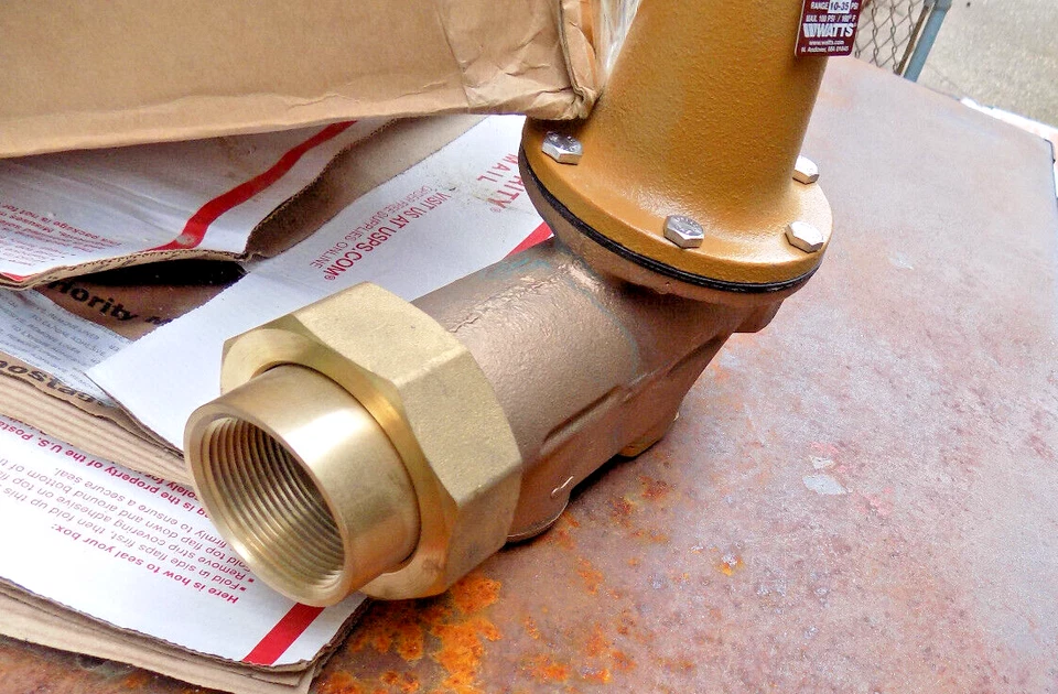 Watts 1-1/2" 25AUB-LP-Z3 Water Press Reducing Valve 10-35psi range set @30 psi - Image 4 of 4