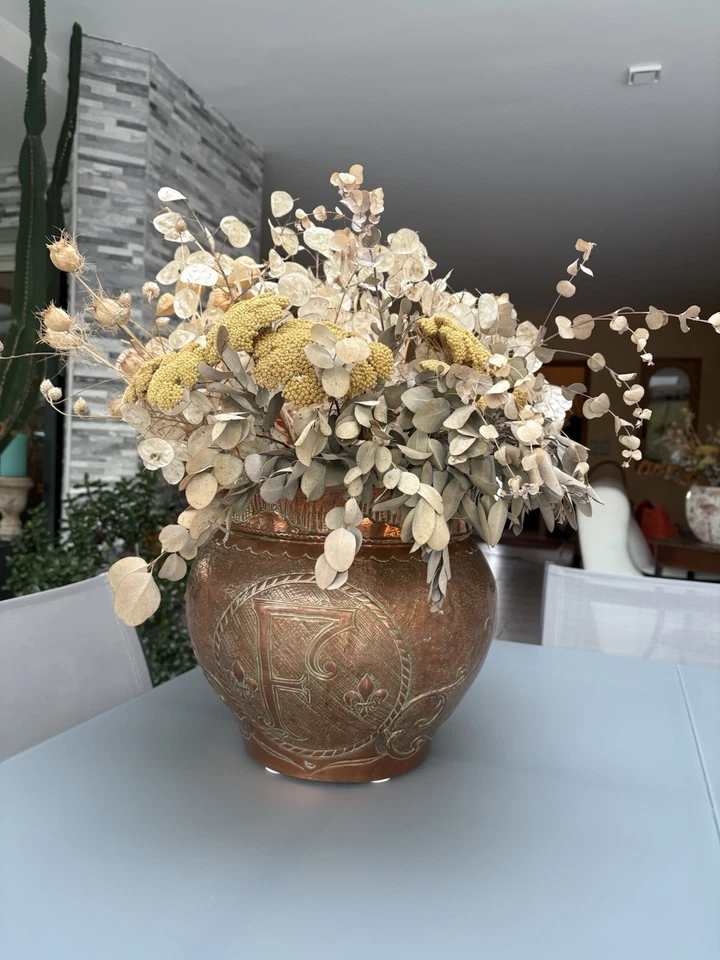 ANCIEN CACHE POT EN CUIVRE REPOUSSE MARTELE  XIX Blason Fleurs De LYS (château) - Photo 2/4