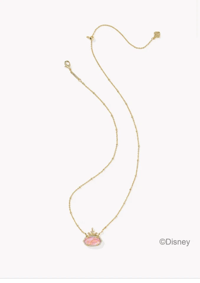 Collar Princesa Aurora Disney Kendra Scott Elisa Corona Rosa Bella Durmiente Foto 3 de 4