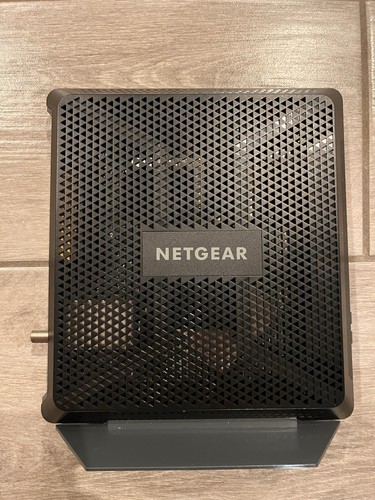 NETGEAR Nighthawk DOCSIS 3.0 1.9Gbps Two-in-one Cable Modem + WiFi Router C7000 - Picture 2 of 5