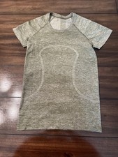 Lululemon Women's Short Sleeve Size 6. Green Color