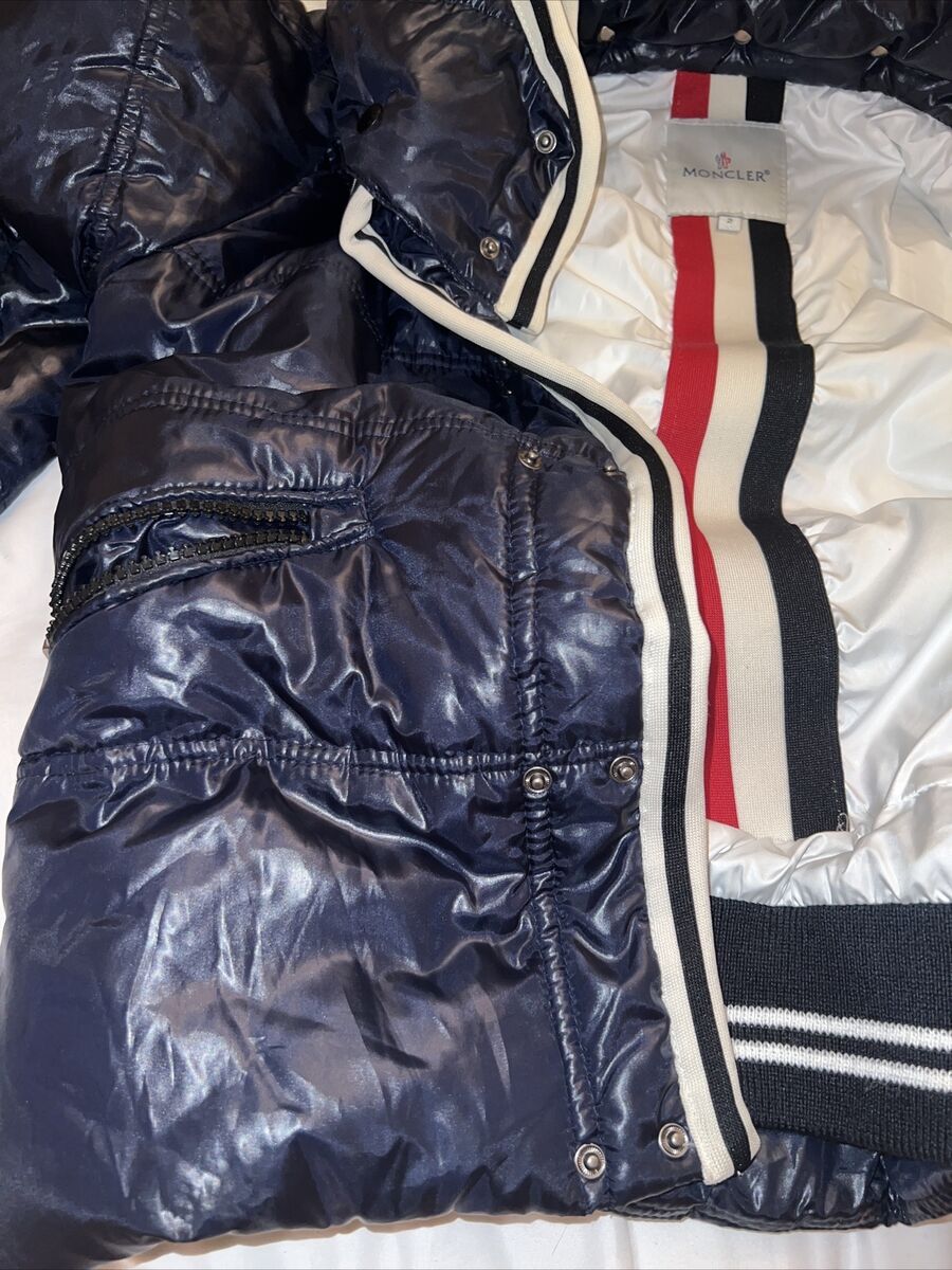 Moncler Laiche Quilted Hooded Navy Down Jacket Size 2 Unisex Moncler Laiche Quilted Hooded Navy Down Jacket Size 2 Unisex