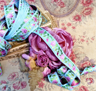 VINTAGE BAND mit Rosendekor und Laub aus Rayon, Meterware!