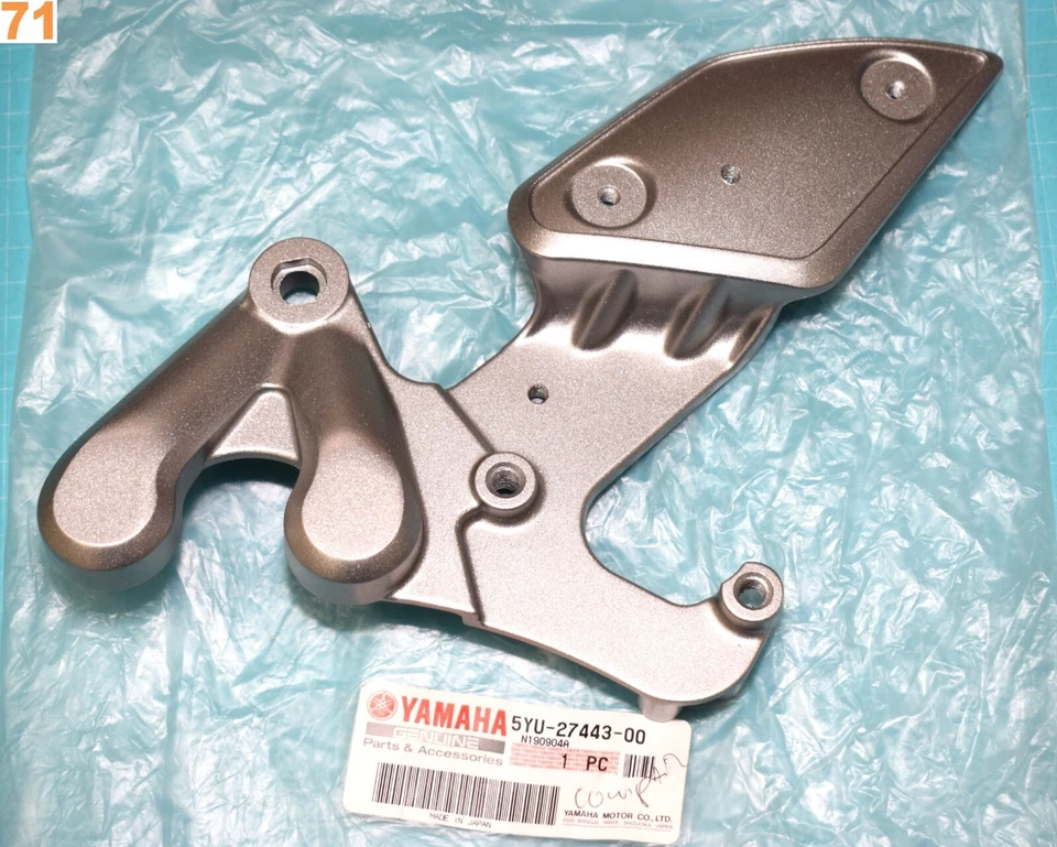 Support de repose pied avant droite YAMAHA 5YU-27443-00 pour MT01 2005/2012 neuf - Photo 1/1
