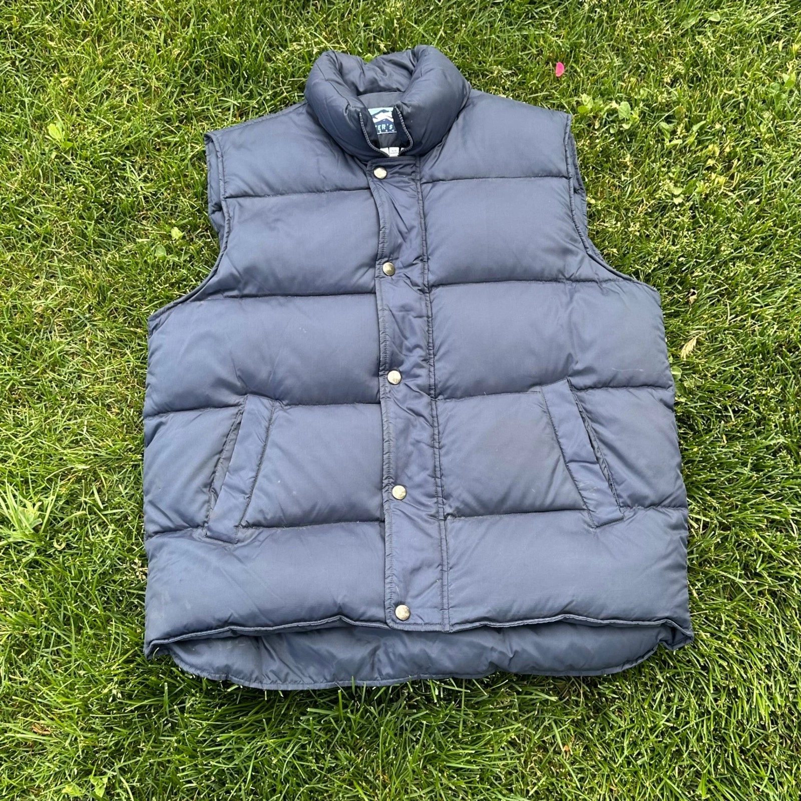 Winter's Edge Mens Navy Blue Down Feather Fill Puffer Vest Size Medium RN 103372