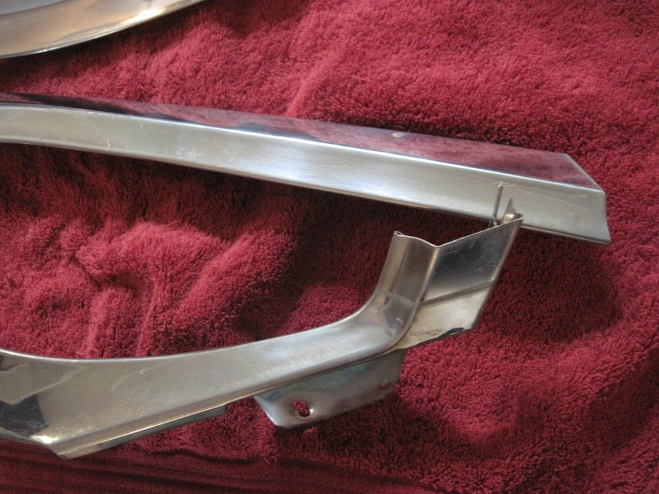 Chrysler Newport 1963 1964 parabrisas delantero moldura pilar A Foto 3 de 4