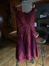 Size 6 Beautiful Semiformal Dress With Intricate Detail Work. Lace And Beading.