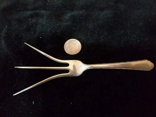 NR!! ODDBALL ONE LUNT TREASURE PAT STERLING SILVER 5" LETTUCE FORK 13 GRAMS RARE