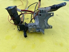 2001-2002 GMC YUKON XL 1500 IGNITION SWITCH LOCK W/KEY OEM 26070075