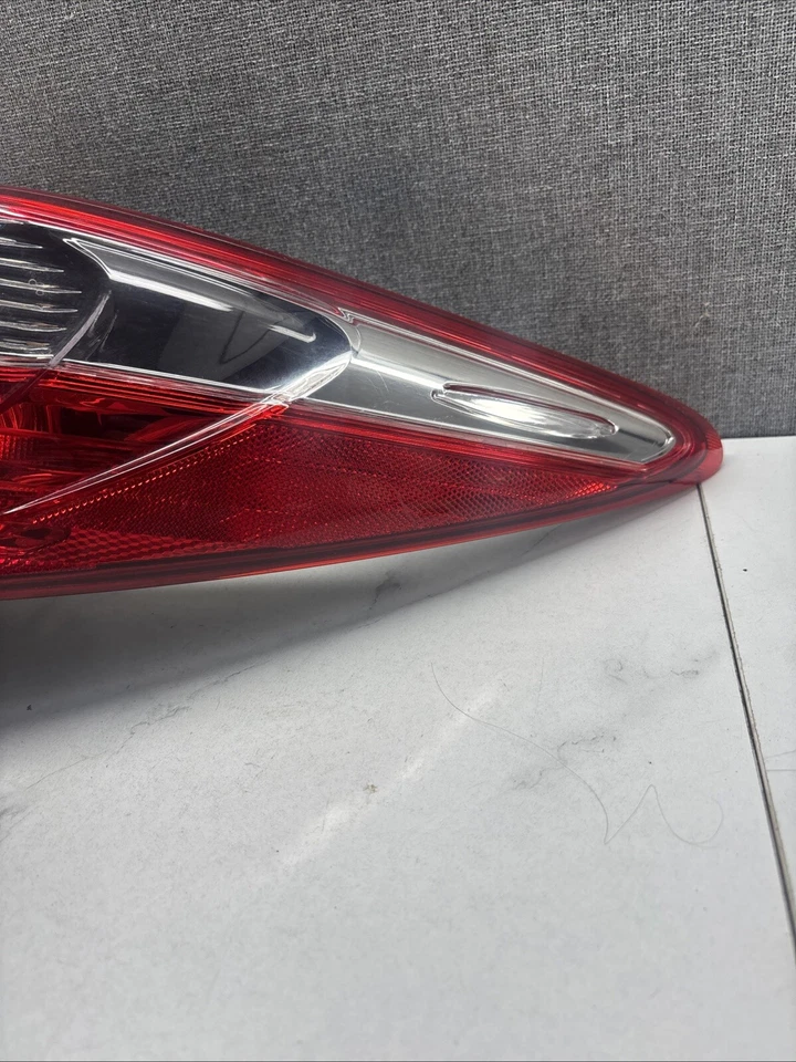 2015 - 2017 TOYOTA CAMRY OUTER RIGHT RH SIDE TAIL LIGHT OEM - Image 2 of 4