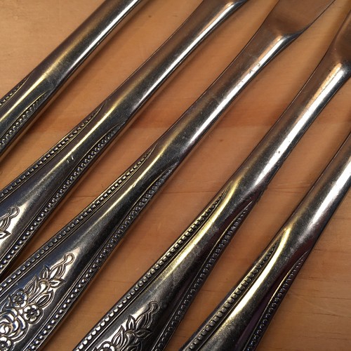 5pc WILTSHIRE “Silver” Lovely Vintage Floral Butter Knives Metal Entree Cutlery - Picture 7 of 22