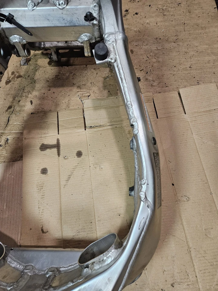 Suzuki GSXR 750 2003 chasis de cuadro con papeles limpio Foto 4 de 4