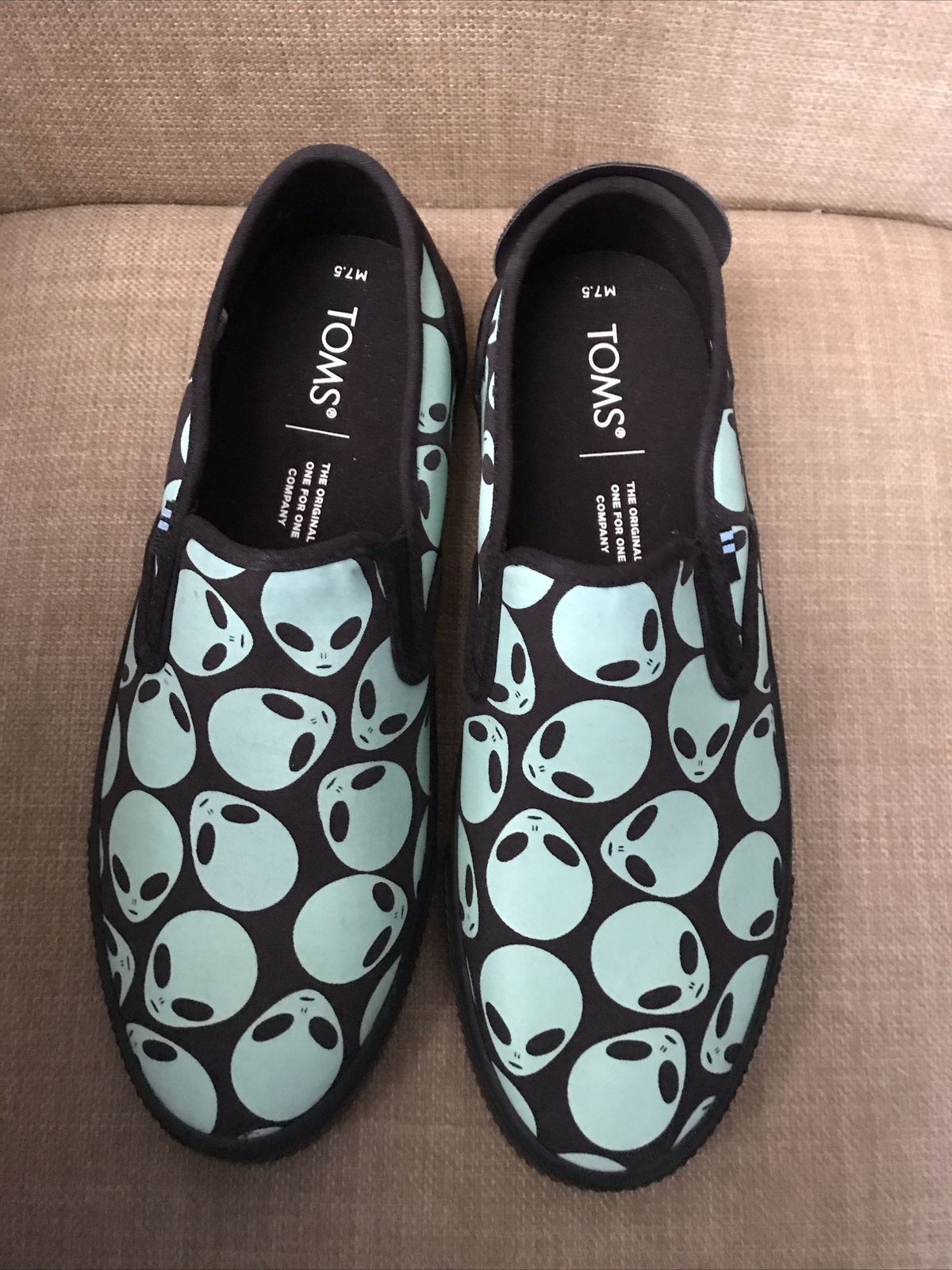 TOMS Mens Alien Glow In The Dark Slip On Canvas Sneak… Gem