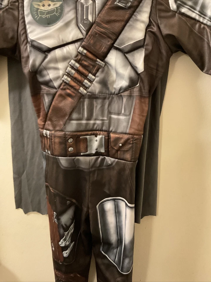 Disfraz de Mandaloran con Armadura Acolchada y Capa Talla Niños Mediana, Sin Fundas para Zapatos ni Máscara Foto 4 de 4