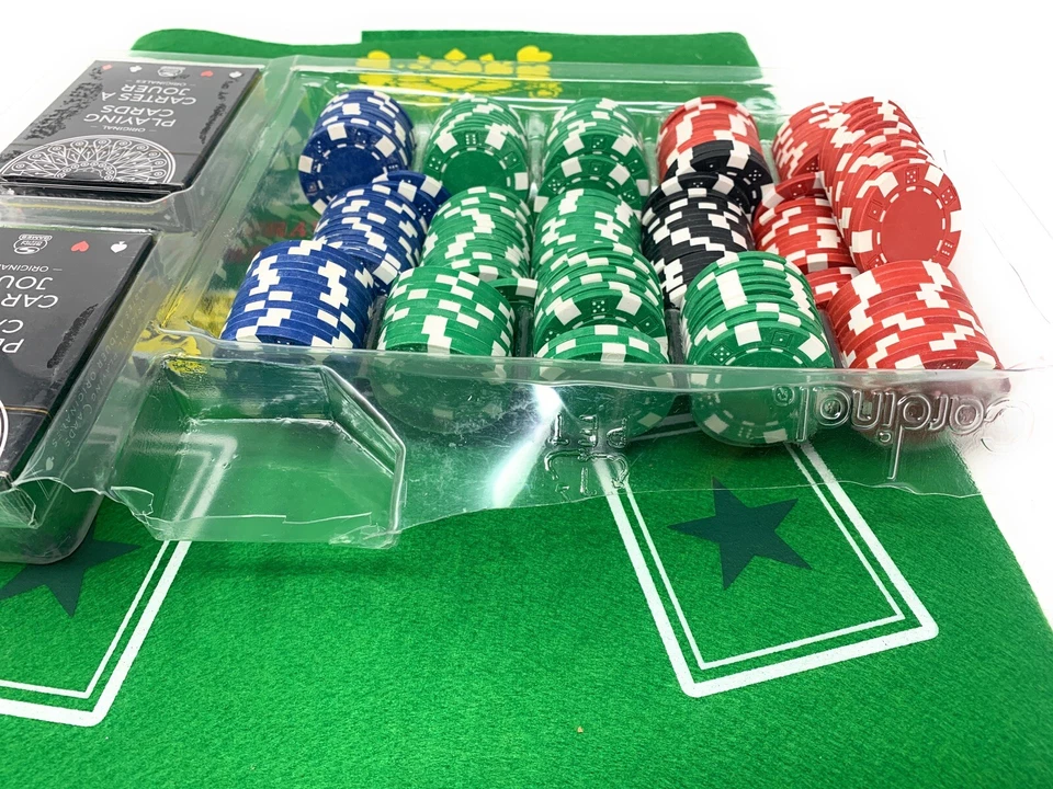 Cardinal Classics Deluxe Casino Set - Craps, Blackjack, Poker-NEW/OPEN BOX - Image 3 of 4