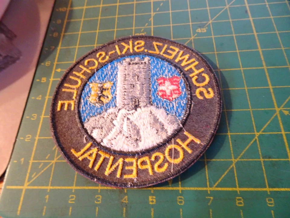 TOPPA PATCH VINTAGE ricamata sci ski schweiz ski schule hospental - Immagine 2 di 2