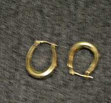 lovely 14 KT Yellow Gold shiny Oval Earrings 1.38 Grams -amazing price