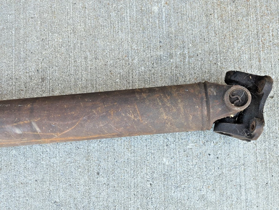 1979-1993 Ford Mustang Foxbody Hatchback V8 46" 28 Spline Driveshaft OEM Used - Image 3 of 4