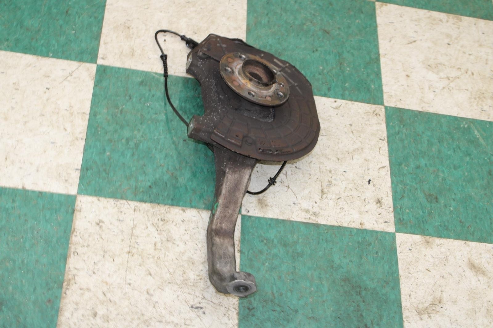 Maserati Ghibli 2014-2017 Front Right Steering wheel hub