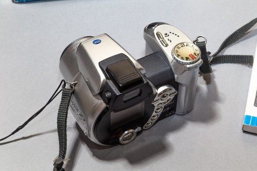Konica Minolta DiMAGE Z2 4.0MP Digital Camera WORKS + Box Batteries SD Card - Picture 3 of 8