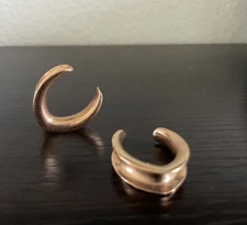 PAIR Saddle Ear Spreader Surgical Steel Tunnels Plugs Gauges 1 Inch