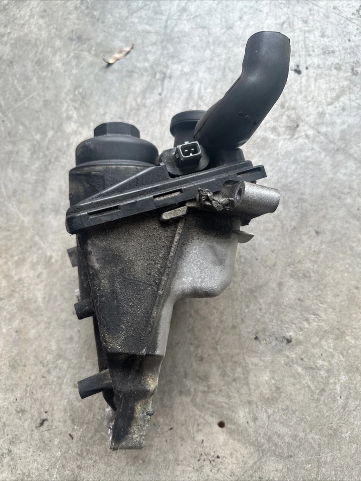 Genuine Volvo Oil Filter Housing With Oil Filter C30 C70 S40 S60 XC60  31338685 - Image 3 of 4